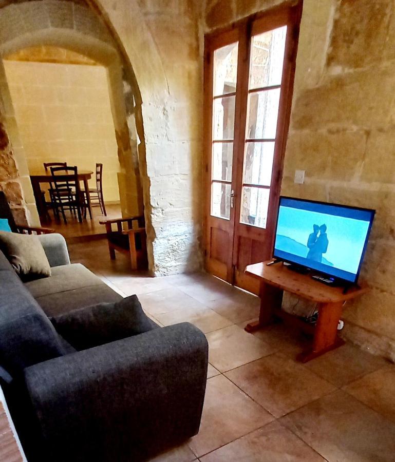Ta Lucia Farmhouse With Private Pool And Bbq Villa Santa Luċija Dış mekan fotoğraf
