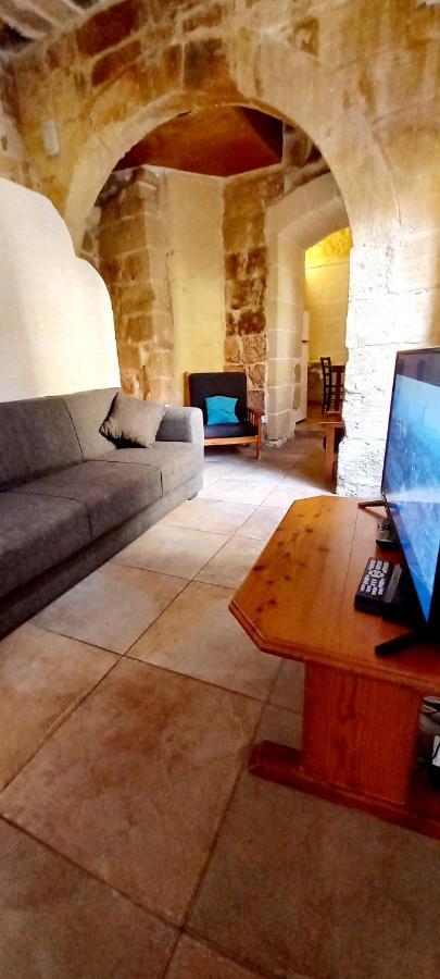 Ta Lucia Farmhouse With Private Pool And Bbq Villa Santa Luċija Dış mekan fotoğraf